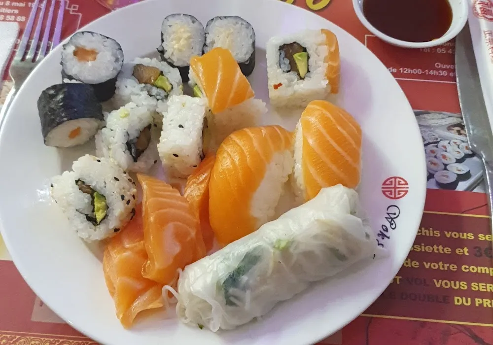 Sushis Makis Et Rouleau de Printemps